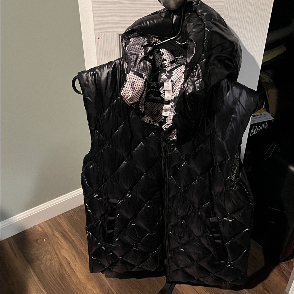 lululemon athletica Black Quilted Puffer Vest with Patterned Lining